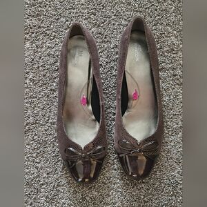 Ros Hommerson Brown Leather Heels Toe Cap with Bow Size 11.5 Wide
